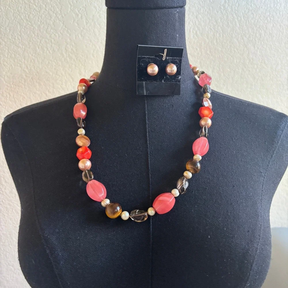Matching Earring and Necklace Set. Handmade, imitation pearls and‎ quartz